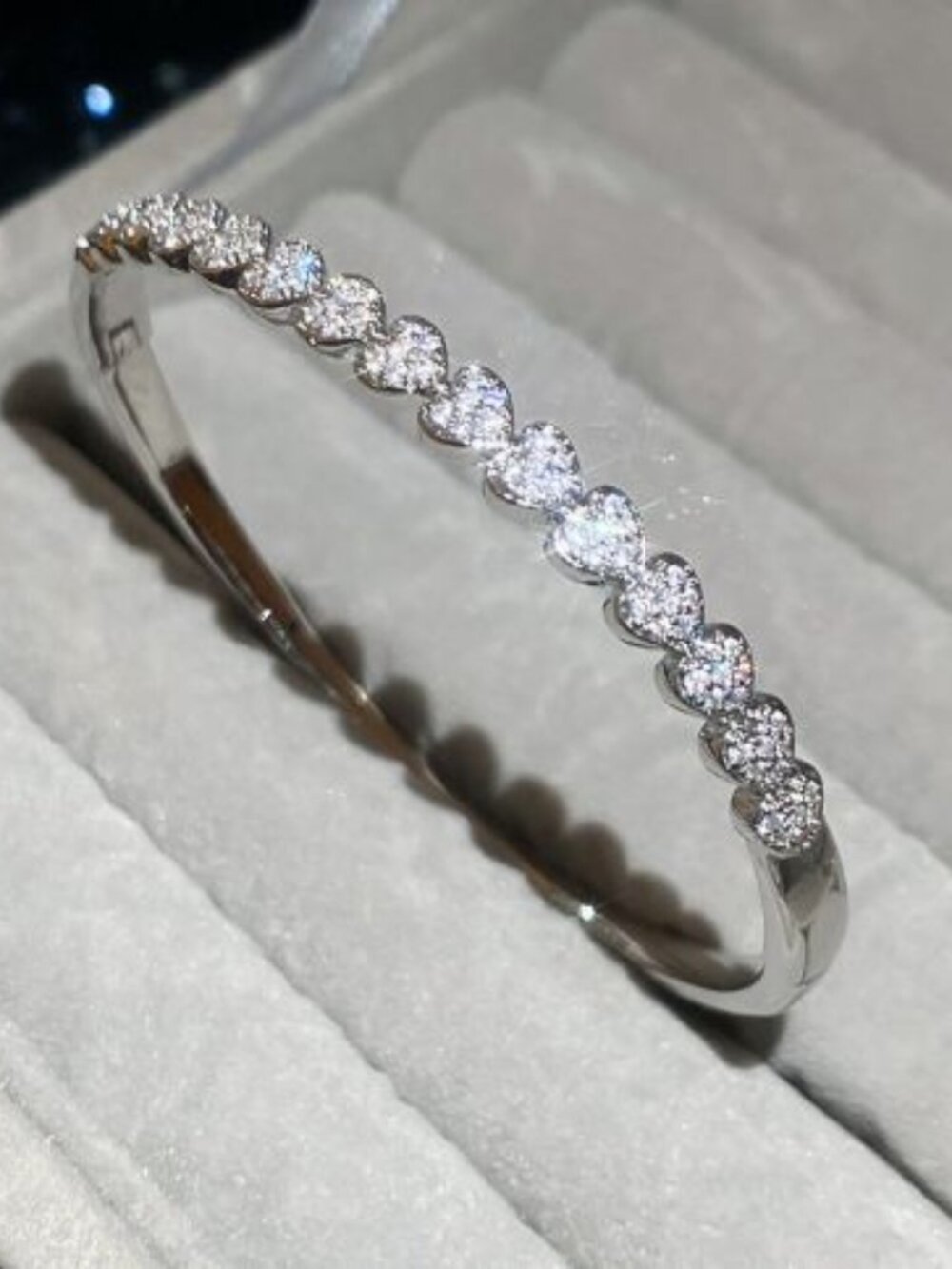✨ 18K Gold Plated Pavé Zirconia Heart Bangle - Arrow Clasp ✨